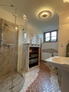 a bathroom with a shower and a tub and a sink at Deichliebe ÖKOlogisch in Winsen Luhe +33 photos