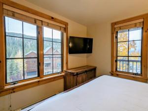 Ένα ή περισσότερα κρεβάτια σε δωμάτιο στο Dakota Lodge 8503 by SummitCove Lodging +87 φωτογραφίες