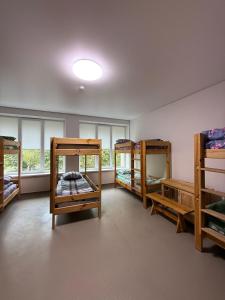 Ένα ή περισσότερα κρεβάτια σε δωμάτιο στο ЛофтХостел