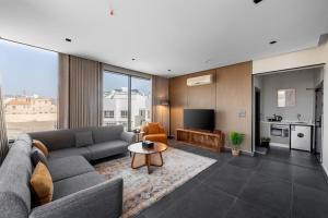 TV a/nebo společenská místnost v ubytování الاورفلي للوحدات السكنية