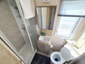 Koupelna v ubytování ABI Beverley - Dog friendly, Family friendly Whitstable + 28 fotografií