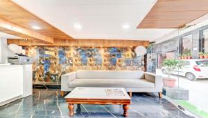 Kuchyň nebo kuchyňský kout v ubytování Worldwide Suites Near IGI Airport