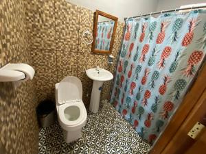 Ένα μπάνιο στο Hostal Los Tarros Metalio