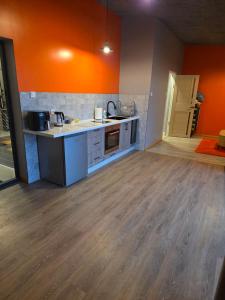 O bucătărie sau chicinetă la Vinetas Apartments Nr4 Sunset +6 fotografii
