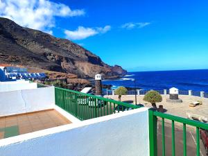 un balcón con vista al mar en Riegos de Lino, en Barlovento