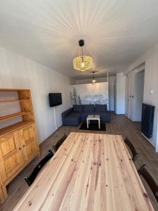 a living room with a large wooden table at Les balcons du centre in Vars