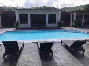 Bazén v ubytování Luxury Villa in Ocho Ríos nebo v jeho okolí