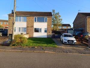 a white car parked in front of a house at Sir Isaac Newton in Lincolnshire