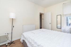 Postel nebo postele na pokoji v ubytování Chandlers Ford -1bedroom with free parking