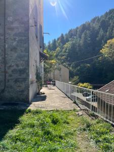 a sidewalk next to a building with a fence at Meublé Voltour dans la Villa Denise in Vals-les-Bains