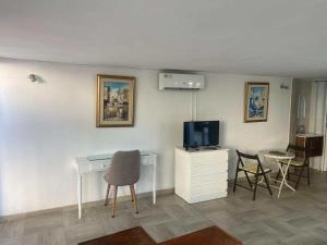 Μια τηλεόραση ή/και κέντρο ψυχαγωγίας στο Caramel