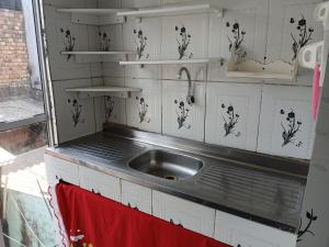 a kitchen with a sink in a small room at House in Belém, 2 bedrooms - COP 30 in Belém