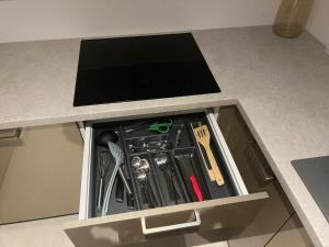 a drawer in a counter with a tv on top at Apartamenty Wilenska in Słupsk