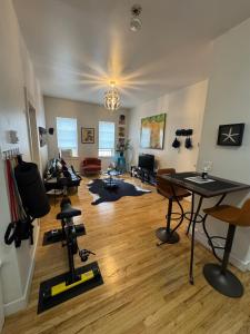 a room with a gym with tables and chairs at Modern Stay in Downtown Jersey City, Close to NYC! in Jersey City