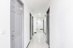Gallery image of Townhouse Madhapur Near Shilparamam in Hyderabad +35 photos