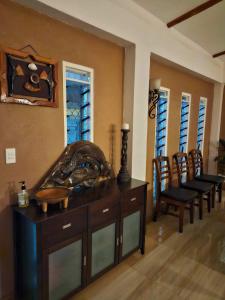 Χώρος καθιστικού στο Aholelei Beach Home