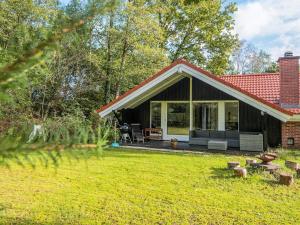 Casa con patio grande en 4 star holiday home in Silkeborg, en Abildskov