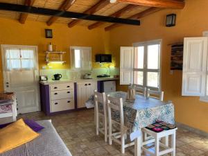 a kitchen with a table and chairs in a room at Cabaña Chañares de Banda Florida - Ama in Villa Unión