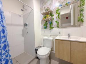 a bathroom with a toilet and a sink at Nuevo exclusivo con vista al mar - Blue One in Lima +23 photos