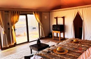 a bedroom with a bed with hats on top of it at mhamid luxury camps 