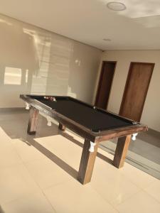 a ping pong table in a room with at Quinta in Itauguá