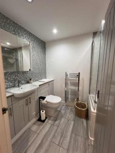 Et badeværelse på ROSEWOOD Gatwick