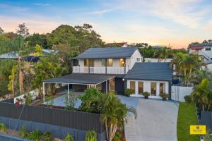an aerial view of a house at Modern Holland Park Home with Easy City Access in Brisbane