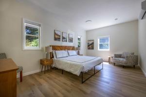 Ένα ή περισσότερα κρεβάτια σε δωμάτιο στο Orchard Haven Combo home