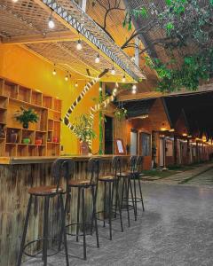 a bar with a bunch of stools around it at Chúng Pả Homestay in Mia Xu