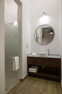 Ένα μπάνιο στο Aura Hotel