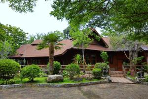 a house with a palm tree in front of it at บ้านด้วงขวัญดอยรีสอร์ท 