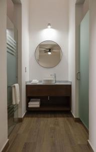 Ένα μπάνιο στο Aura Hotel