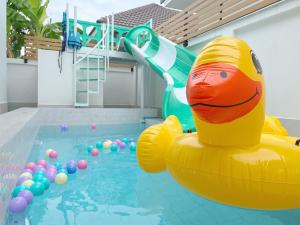 Πισίνα στο ή κοντά στο B leaf pool villa ชะอำ