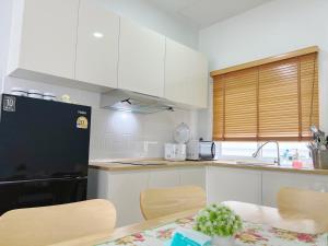 Dapur atau dapur kecil di B leaf pool villa ชะอำ