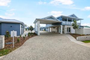 a large house with a large driveway at Avenue WEST Studio Units in Toowoomba