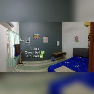 a bedroom with a bed and a sign on the wall at Deelira Homestay Kuantan in Kuantan