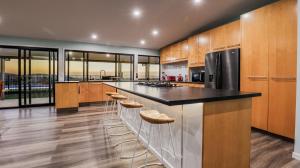 Η κουζίνα ή μικρή κουζίνα στο The Summit 1770 +16 φωτογραφίες