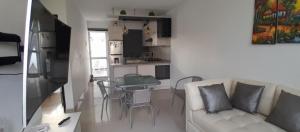 Kuchyň nebo kuchyňský kout v ubytování Casa con piscina, terraza y parrilla en Ica