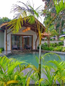 Bazén v ubytování Alina Farm Resort- One Bedroom Cabin nebo v jeho okolí