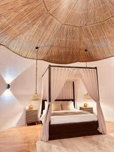 Postel nebo postele na pokoji v ubytování Alina Farm Resort- One Bedroom Cabin