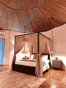 Postel nebo postele na pokoji v ubytování Alina Farm Resort- One Bedroom Cabin + 9 fotografií