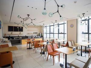 Η κουζίνα ή μικρή κουζίνα στο City Comfort Inn Laibin Wuxuan Yuda