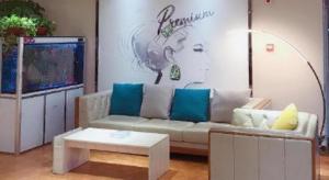 a living room with a couch and a table at 7 Days Premium Xianning Wenquan Shopping Center in Xianning