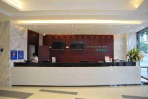 Khu vực sảnh/lễ tân tại City Comfort Inn Dongguan Shilong Huixing Commercial Center