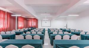 a conference room with blue tables and white chairs at YUN-JING BAISHI VILLA in Pai-shih-k'ou