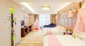 a childrens bedroom with two beds and a television at VX Hotel Chengdu Jiaolong Port Haibin in Chengdu