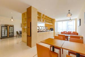 Nhà bếp/bếp nhỏ tại City Comfort Inn Zhanjiang Central People's Hospital High-speed Railway Station