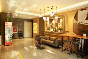 a lobby with a couch and a bar in a building at Thank Inn Hebei Xingtai Xindu District South Shoujing Road in Xingtai