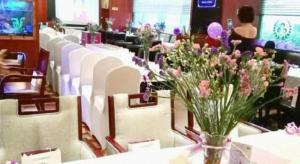 a vase of flowers on a table in a restaurant at Borrman Hotel Golden Crown Liuzhou Wuxing Pedestrian Street in Liuzhou