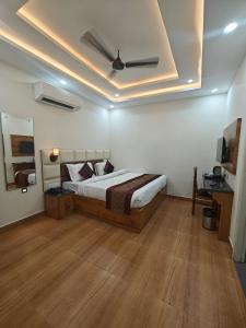 a bedroom with a bed and a ceiling at Hotel The Rajwada LP in Lucknow